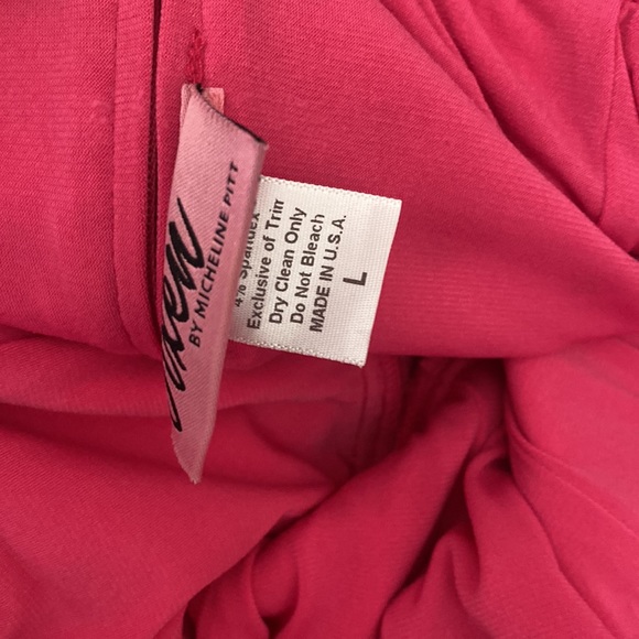 MANEATER SWING DRESS IN HOT PINK POLKA DOT - VIXEN BY MICHELINE PITT - Picture 4 of 5